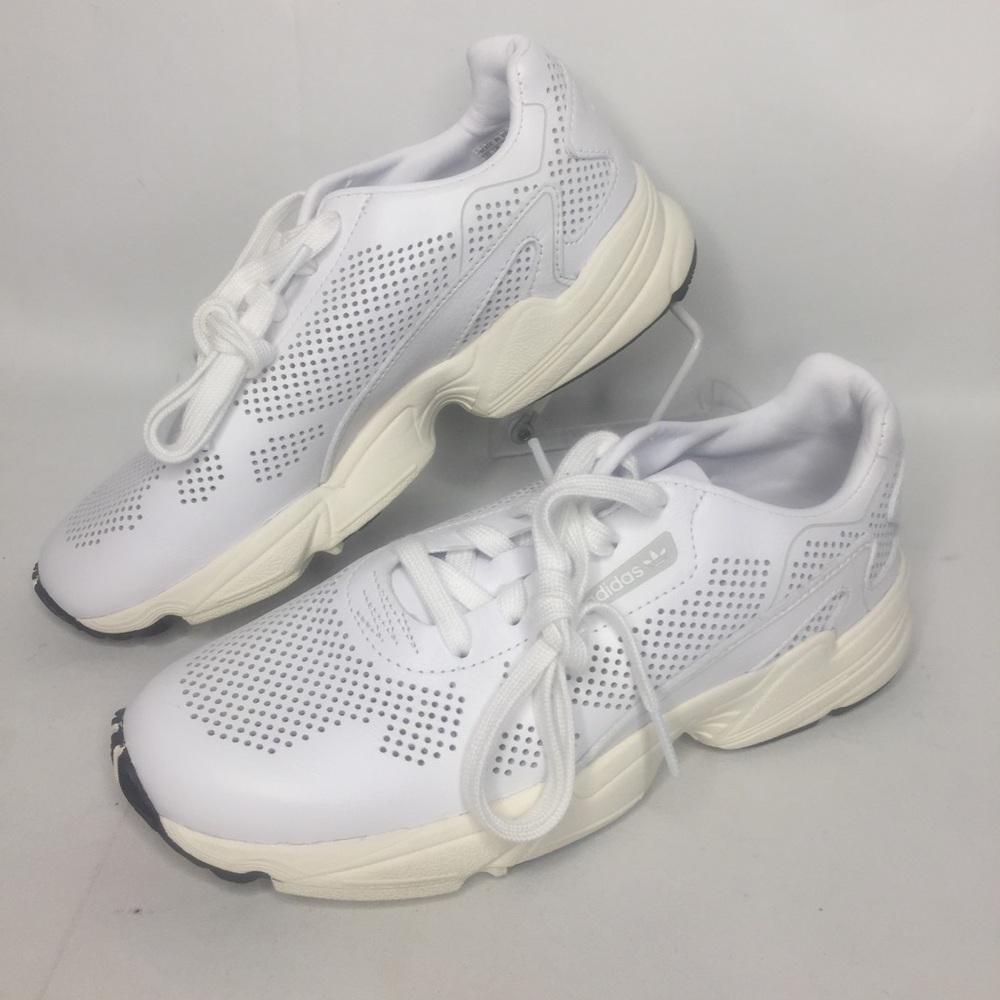 Adidas US 8.5 mens white performed leather new